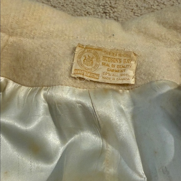 Vintage Hudson’s Bay Blanket Coat | 100% Wool | Made in Canada | 60s–70s - Picture 12 of 12